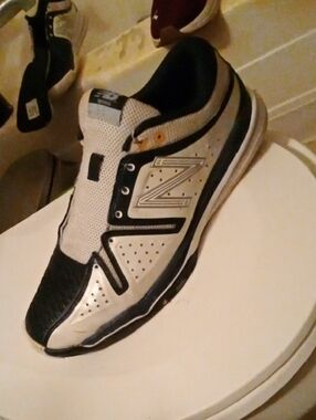 New Balance Men’s Silver and Black Running Shoe